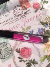 Load image into Gallery viewer, Love Struck